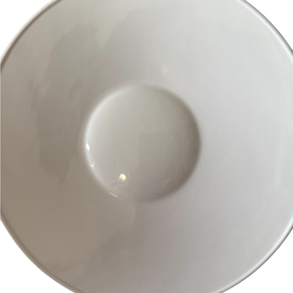Savinio White Casserole Dish with Lid. - Picture 8 of 12